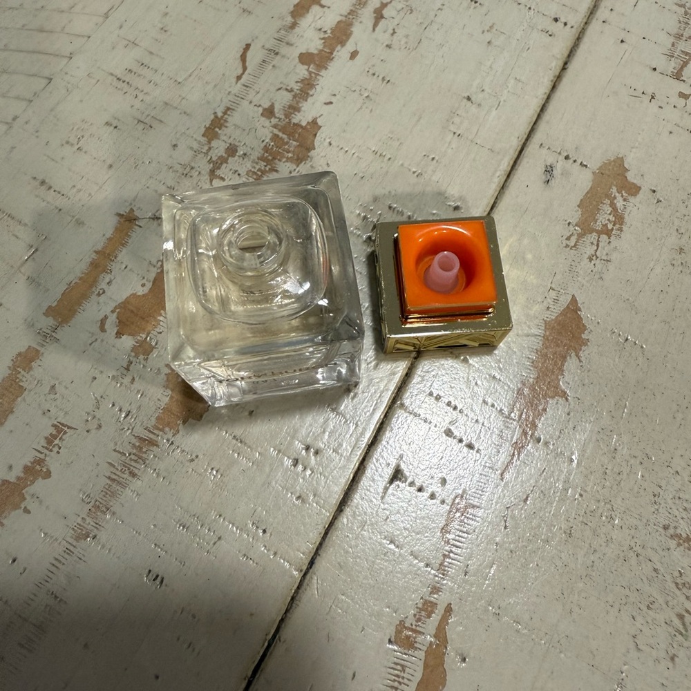 NWOT Tory Burch Mini Perfume - Picture 3 of 3